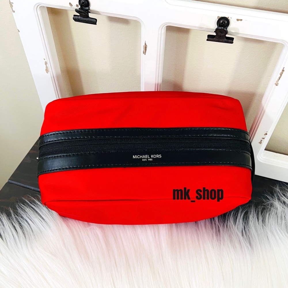 Michael Kors Kent Men’s Nylon Toiletry Holder Travel Case Bag - Picture 2 of 14